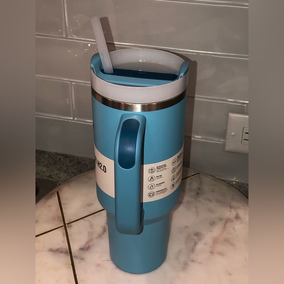 ✨NWT✨ Stanley 40 oz. Quencher H2.0 FlowState Tumbler - Pool - Picture 7 of 11